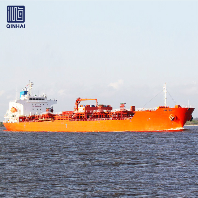 Ναυπηγείο Προσαρμοσμένο πλοίο πετρελαιοφόρων 3000dwt με γερανό πετρελαίου