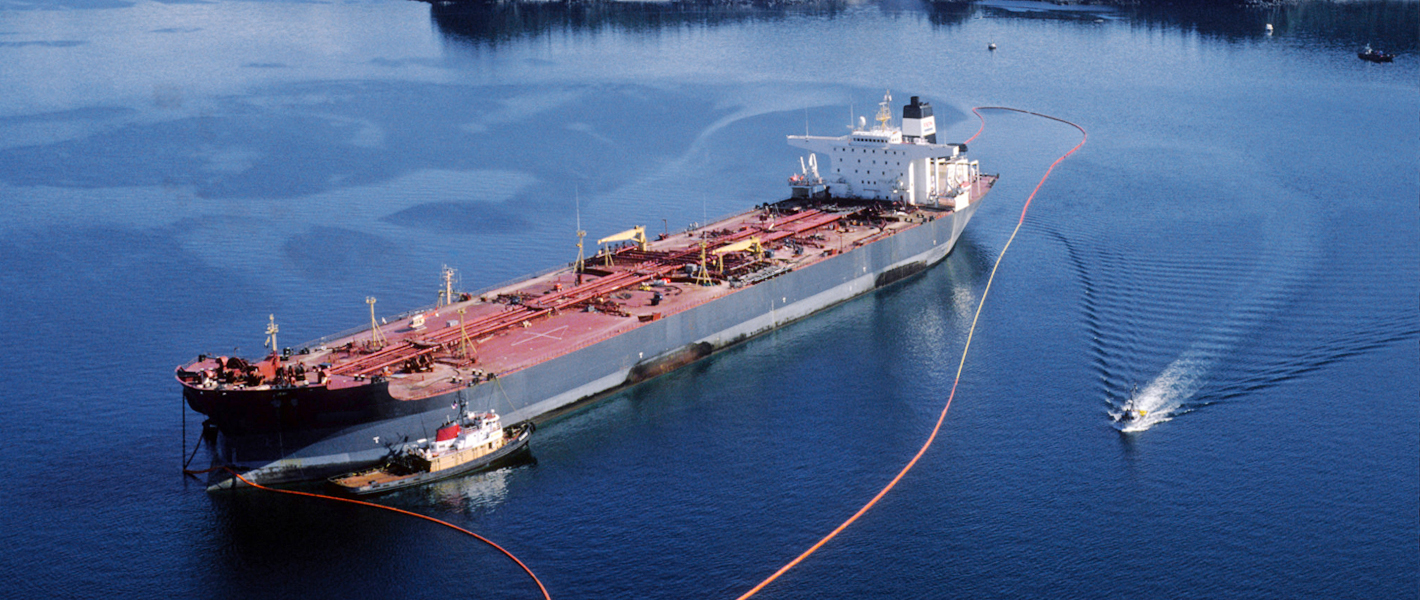 Κίνδυνος πετρελαιοκηλίδας από δεξαμενόπλοιο